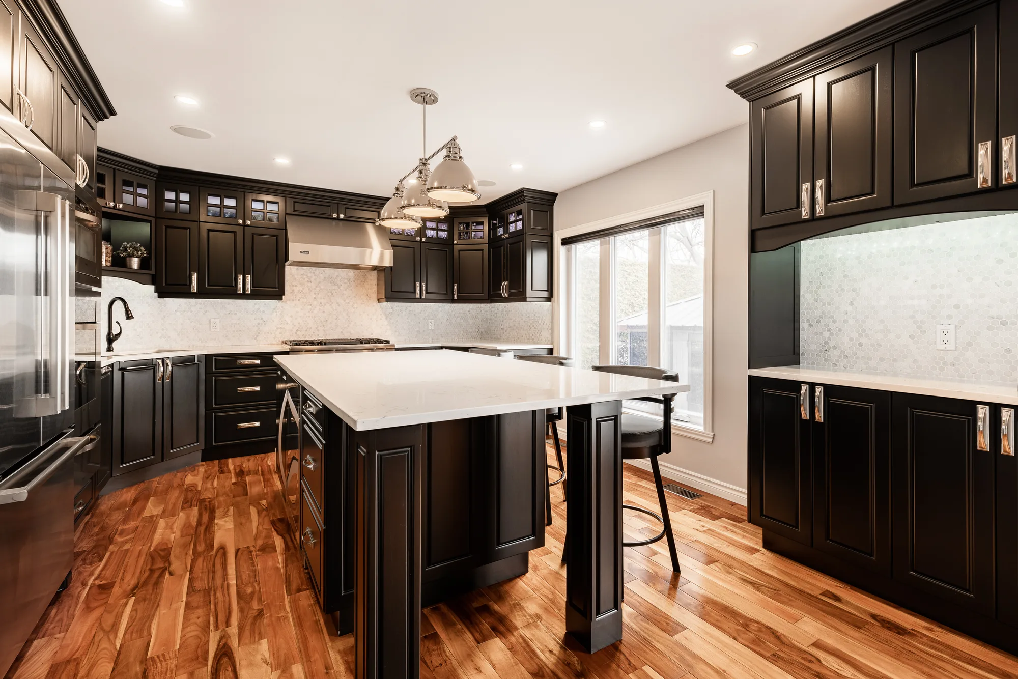 Cuisine contemporaine sur mesure fabriquée par SUDCM